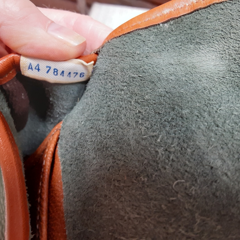 Dooney and Bourke belt bag/crossbody - Picture 4 of 4